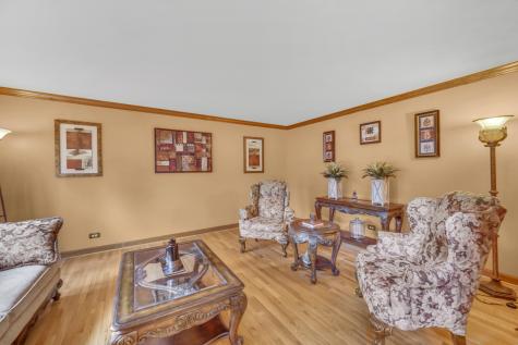 1113 Loyola Drive Libertyville IL 60048