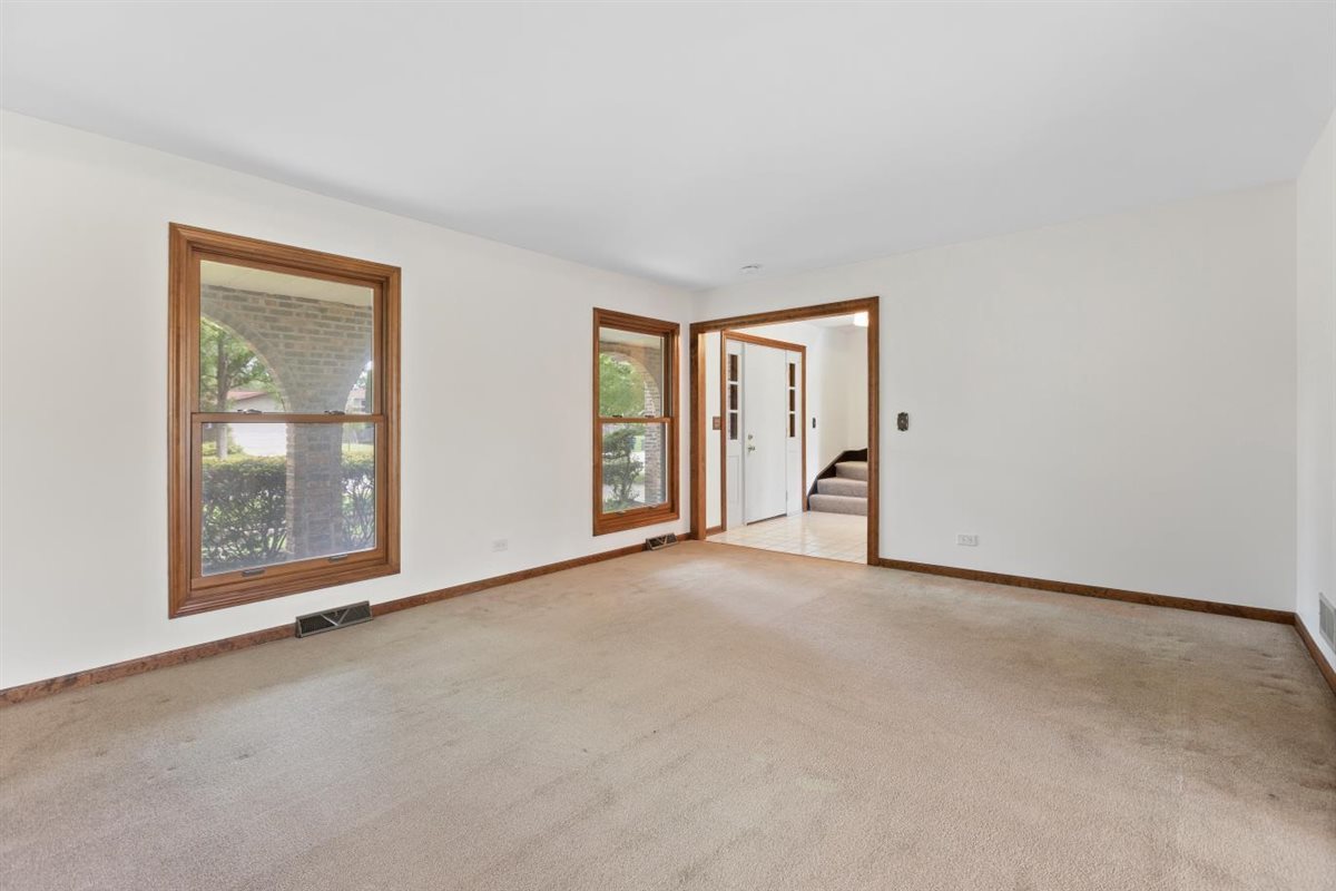 321 Ashwood Drive Schaumburg IL 60193