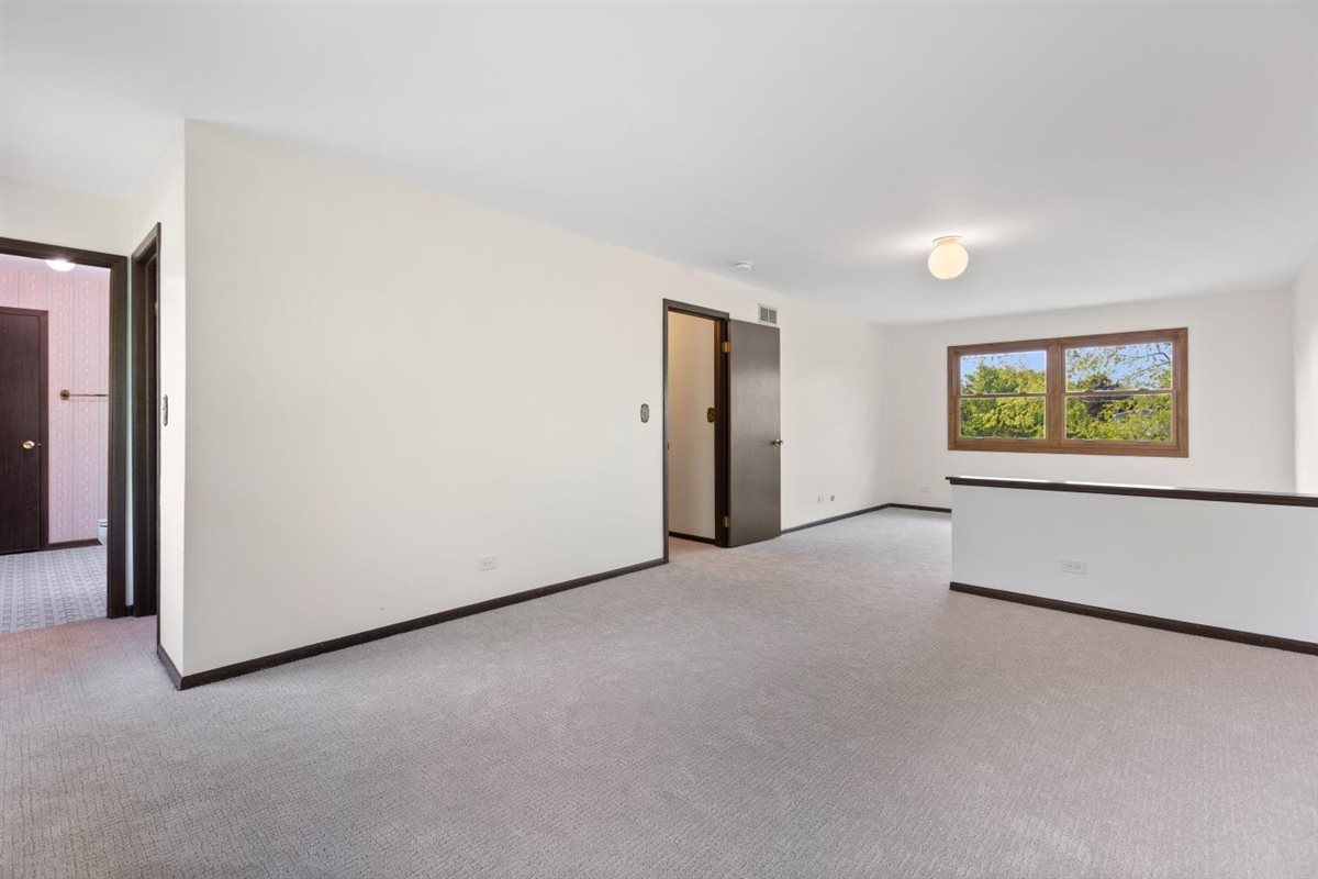 321 Ashwood Drive Schaumburg IL 60193