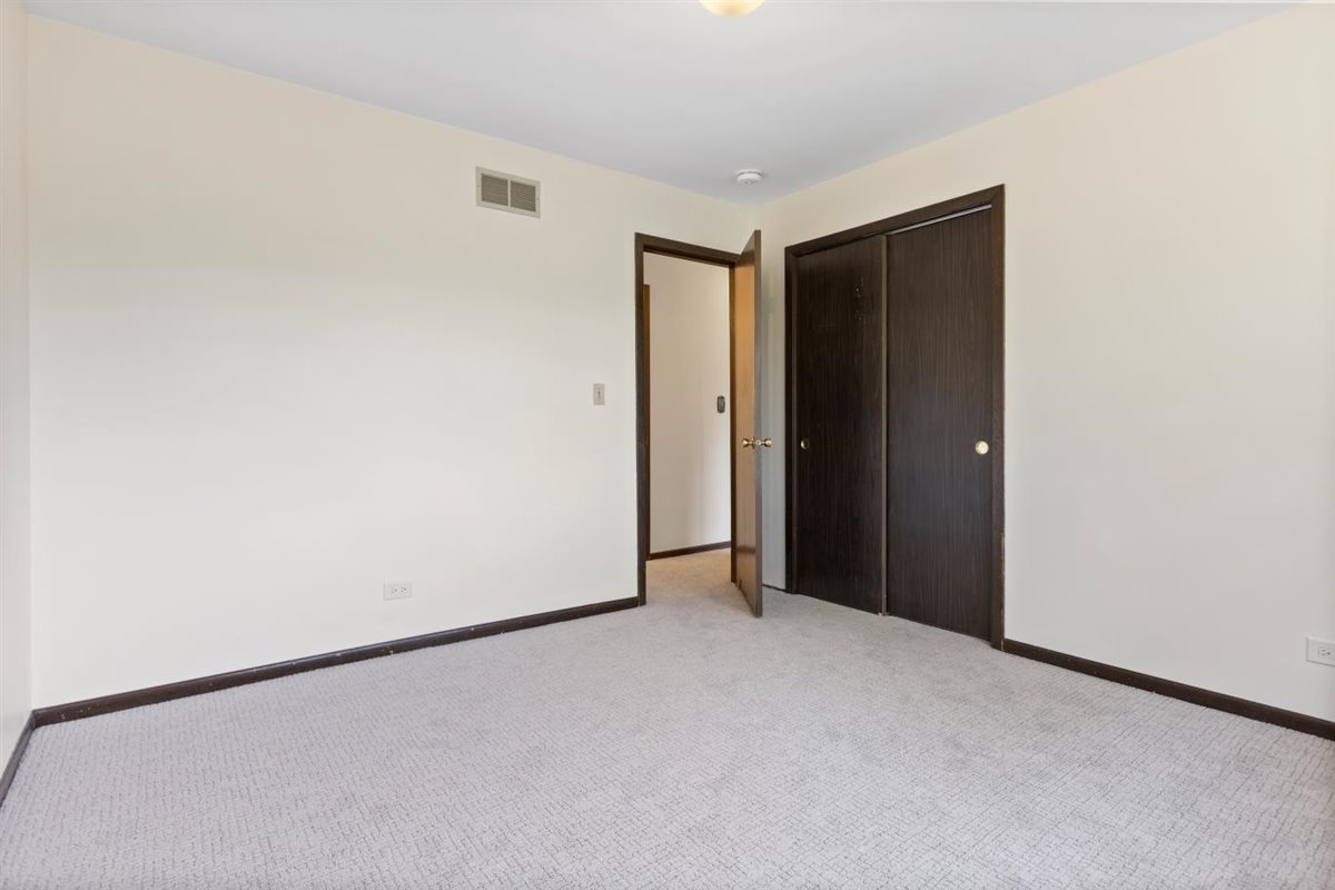 321 Ashwood Drive Schaumburg IL 60193