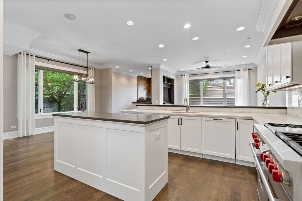 1828 West Larchmont Avenue Chicago IL 60613