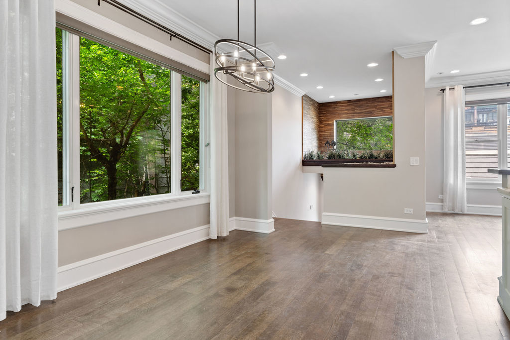 1828 West Larchmont Avenue Chicago IL 60613