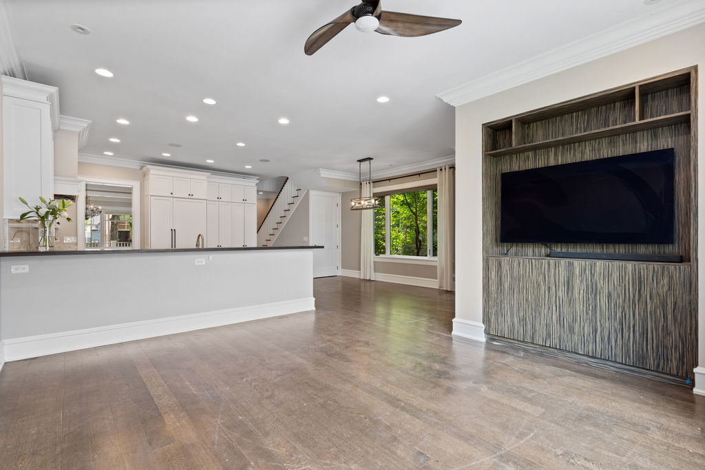 1828 West Larchmont Avenue Chicago IL 60613