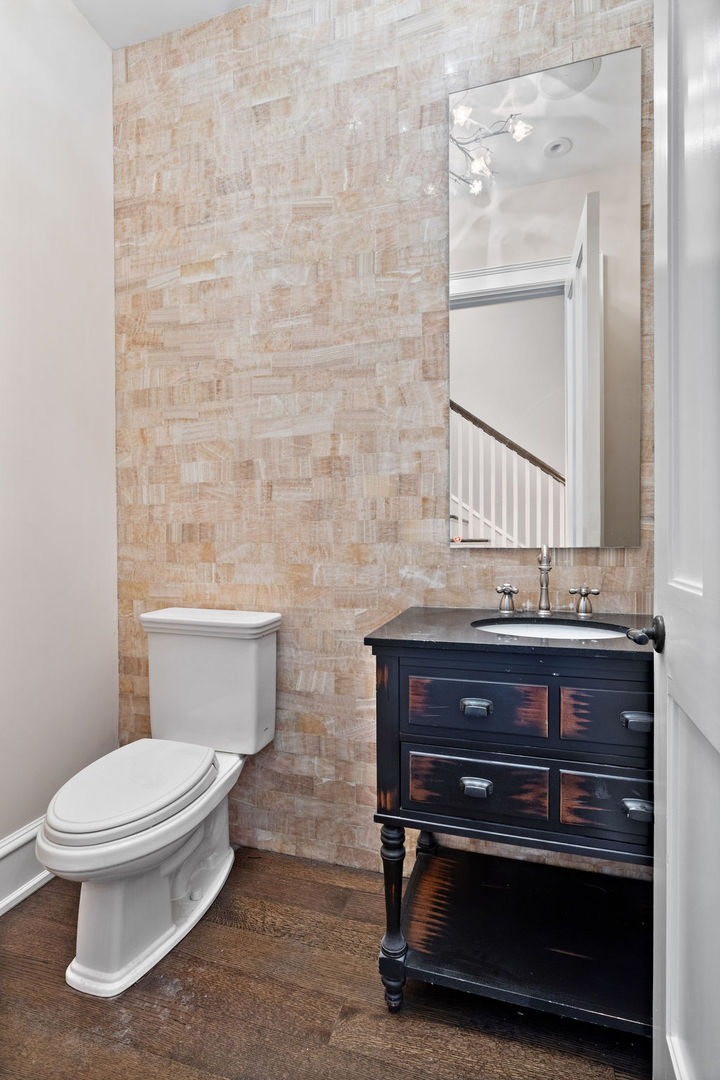 1828 West Larchmont Avenue Chicago IL 60613