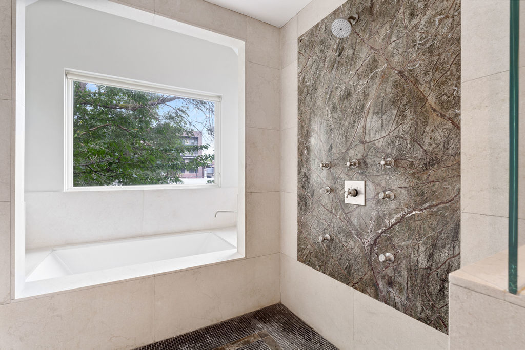 1828 West Larchmont Avenue Chicago IL 60613