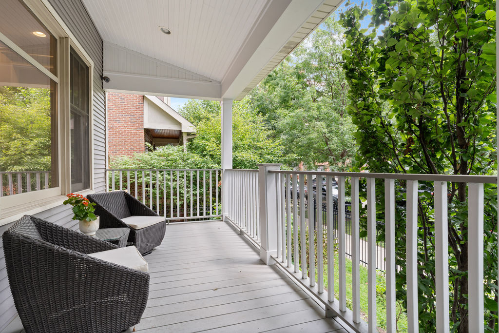 1828 West Larchmont Avenue Chicago IL 60613