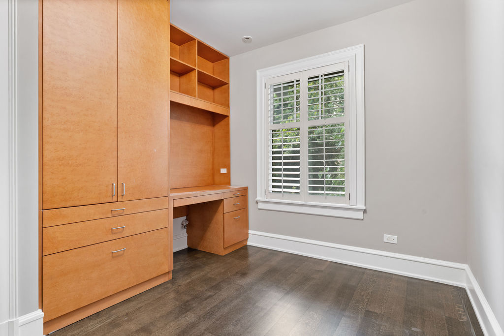 1828 West Larchmont Avenue Chicago IL 60613