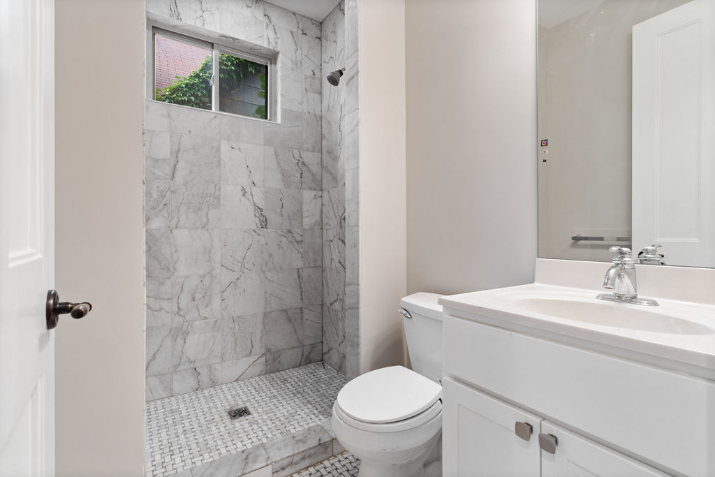 1828 West Larchmont Avenue Chicago IL 60613