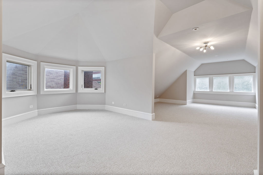 1828 West Larchmont Avenue Chicago IL 60613