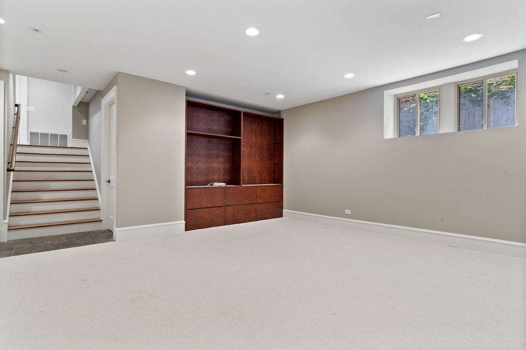 1828 West Larchmont Avenue Chicago IL 60613