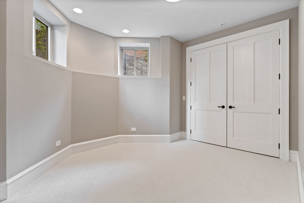 1828 West Larchmont Avenue Chicago IL 60613