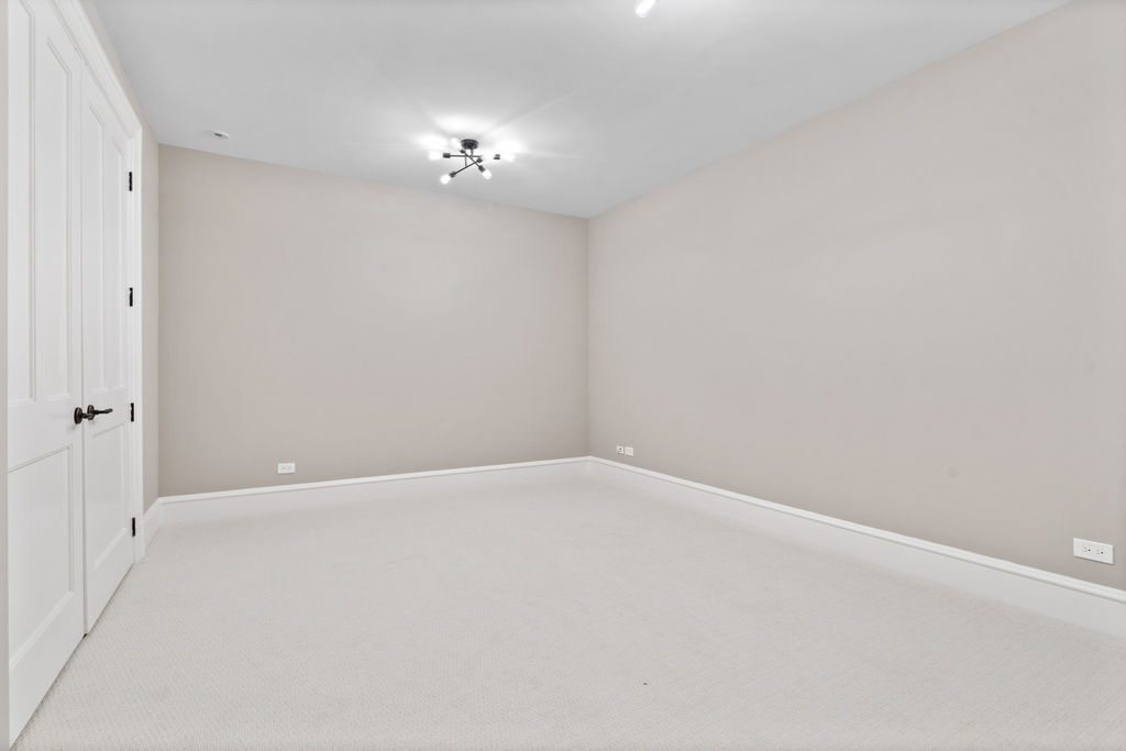 1828 West Larchmont Avenue Chicago IL 60613