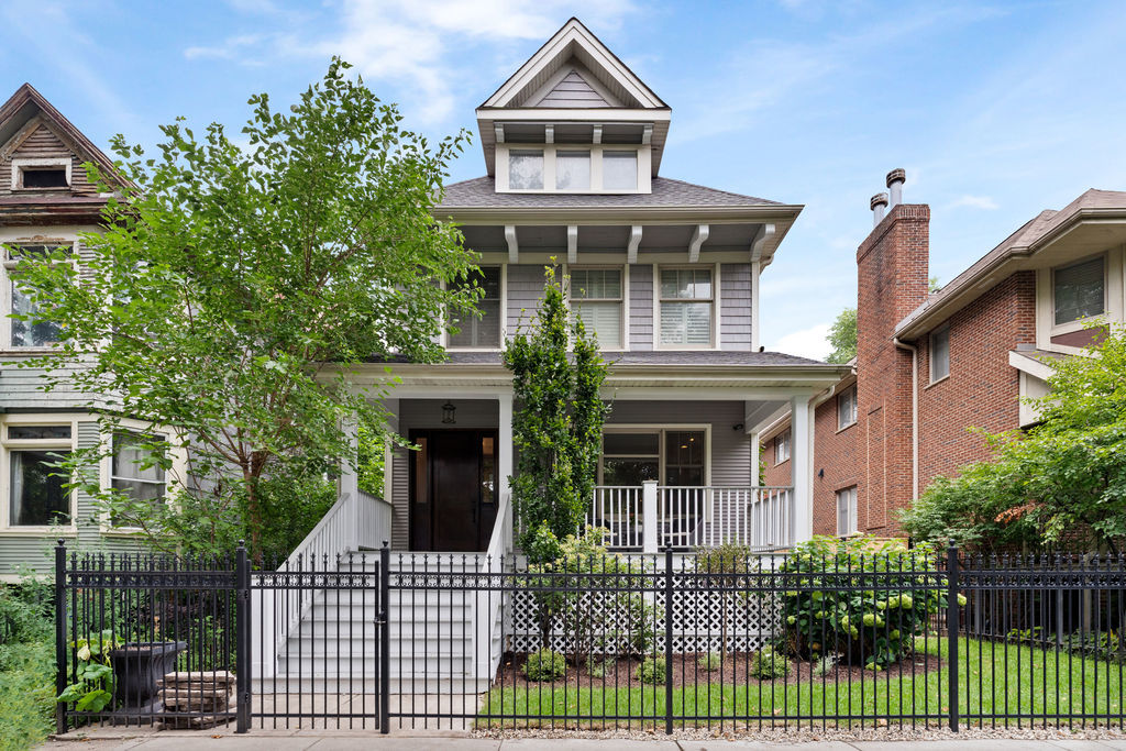 1828 West Larchmont Avenue Chicago IL 60613