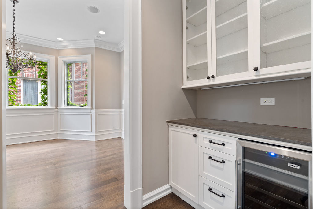 1828 West Larchmont Avenue Chicago IL 60613