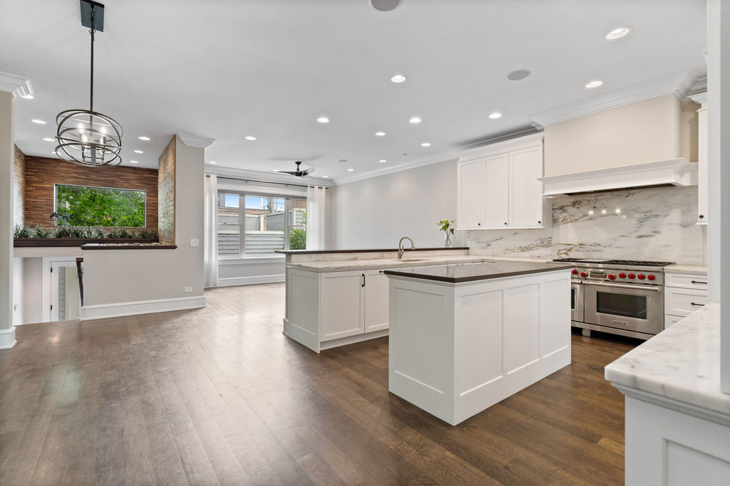 1828 West Larchmont Avenue Chicago IL 60613