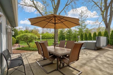 1525 Saratoga Court Libertyville IL 60048