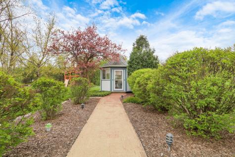 1525 Saratoga Court Libertyville IL 60048