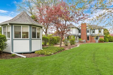 1525 Saratoga Court Libertyville IL 60048