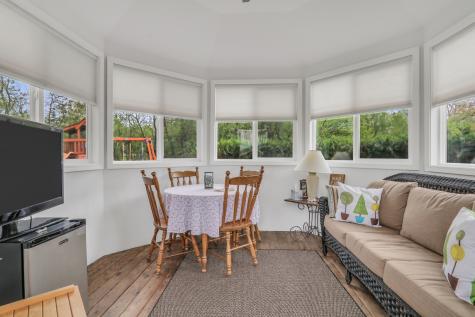 1525 Saratoga Court Libertyville IL 60048