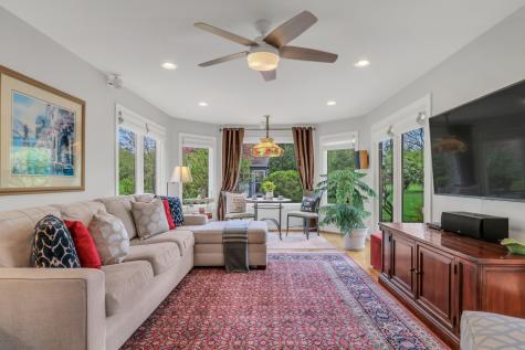 1525 Saratoga Court Libertyville IL 60048