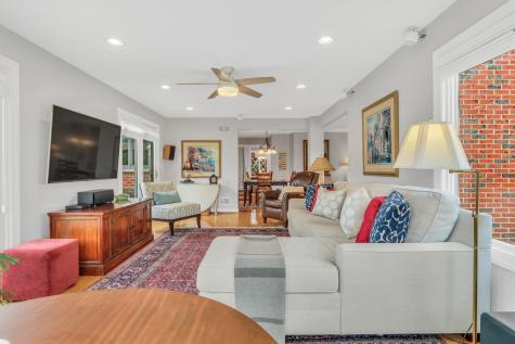 1525 Saratoga Court Libertyville IL 60048