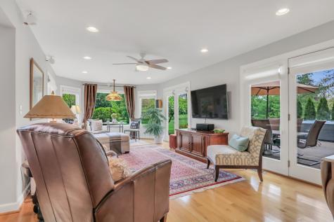 1525 Saratoga Court Libertyville IL 60048