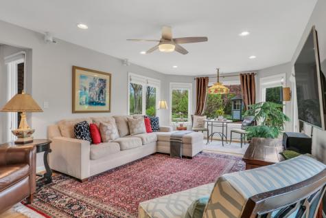 1525 Saratoga Court Libertyville IL 60048