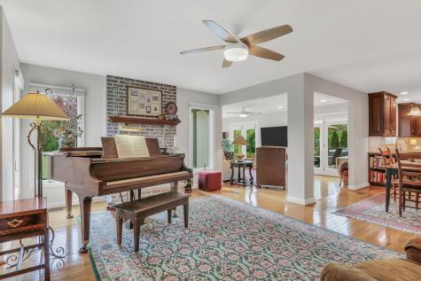 1525 Saratoga Court Libertyville IL 60048