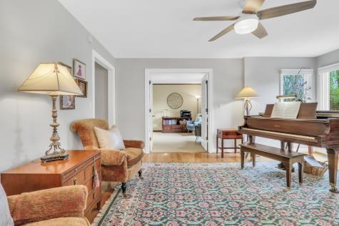 1525 Saratoga Court Libertyville IL 60048