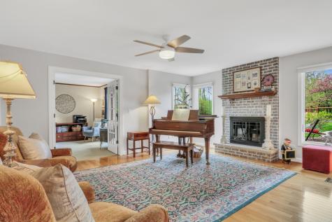 1525 Saratoga Court Libertyville IL 60048