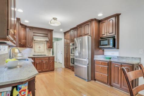 1525 Saratoga Court Libertyville IL 60048