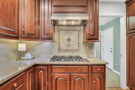 1525 Saratoga Court Libertyville IL 60048