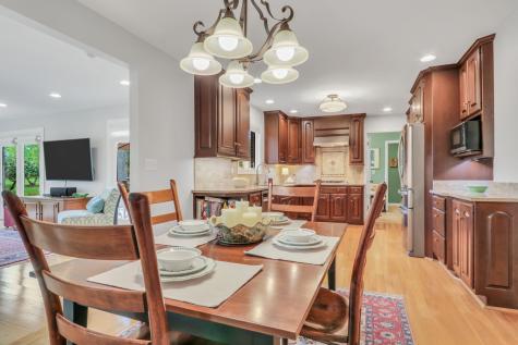 1525 Saratoga Court Libertyville IL 60048
