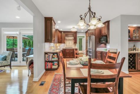 1525 Saratoga Court Libertyville IL 60048