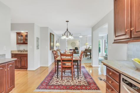 1525 Saratoga Court Libertyville IL 60048