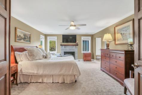 1525 Saratoga Court Libertyville IL 60048