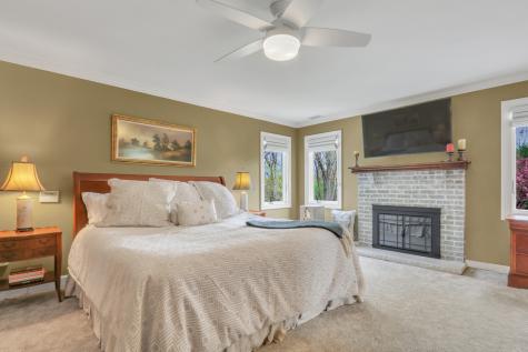 1525 Saratoga Court Libertyville IL 60048