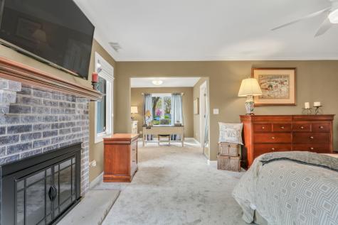 1525 Saratoga Court Libertyville IL 60048