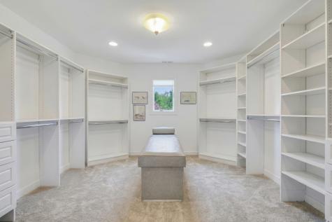 1525 Saratoga Court Libertyville IL 60048