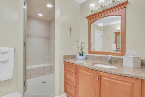 1525 Saratoga Court Libertyville IL 60048
