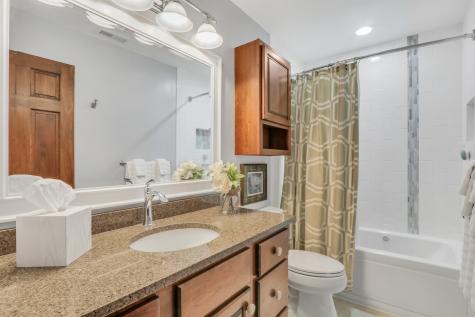 1525 Saratoga Court Libertyville IL 60048