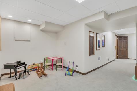 1525 Saratoga Court Libertyville IL 60048