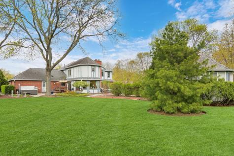 1525 Saratoga Court Libertyville IL 60048