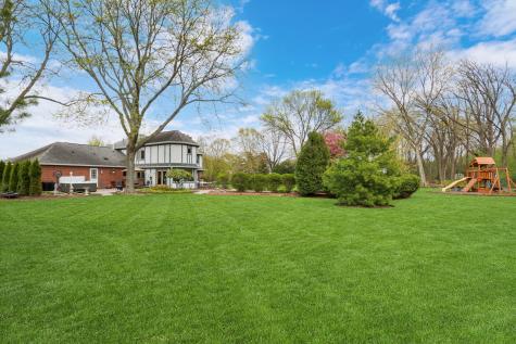 1525 Saratoga Court Libertyville IL 60048