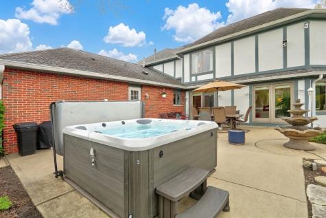 1525 Saratoga Court Libertyville IL 60048