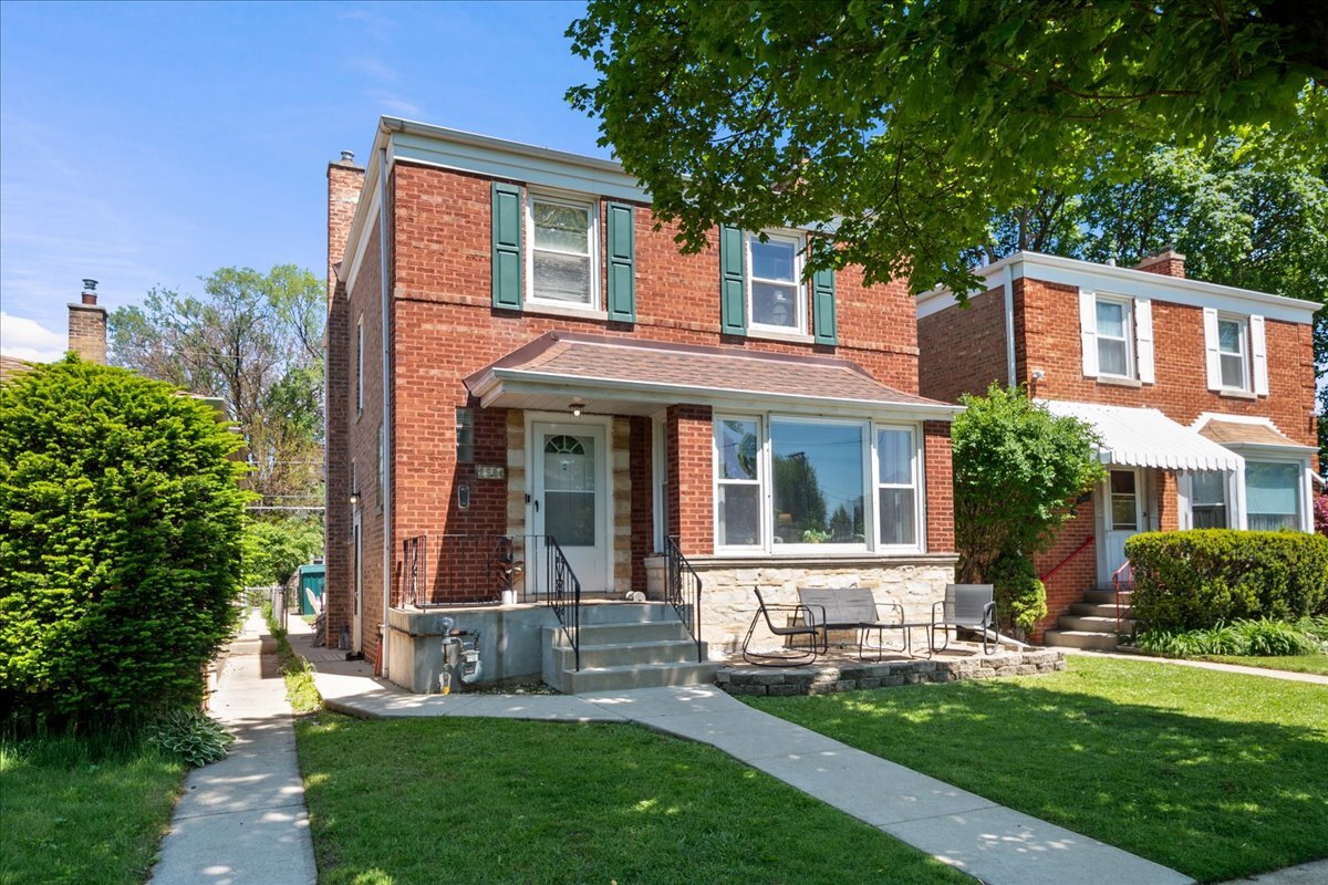 2504 West Jarvis Avenue Chicago IL 60645