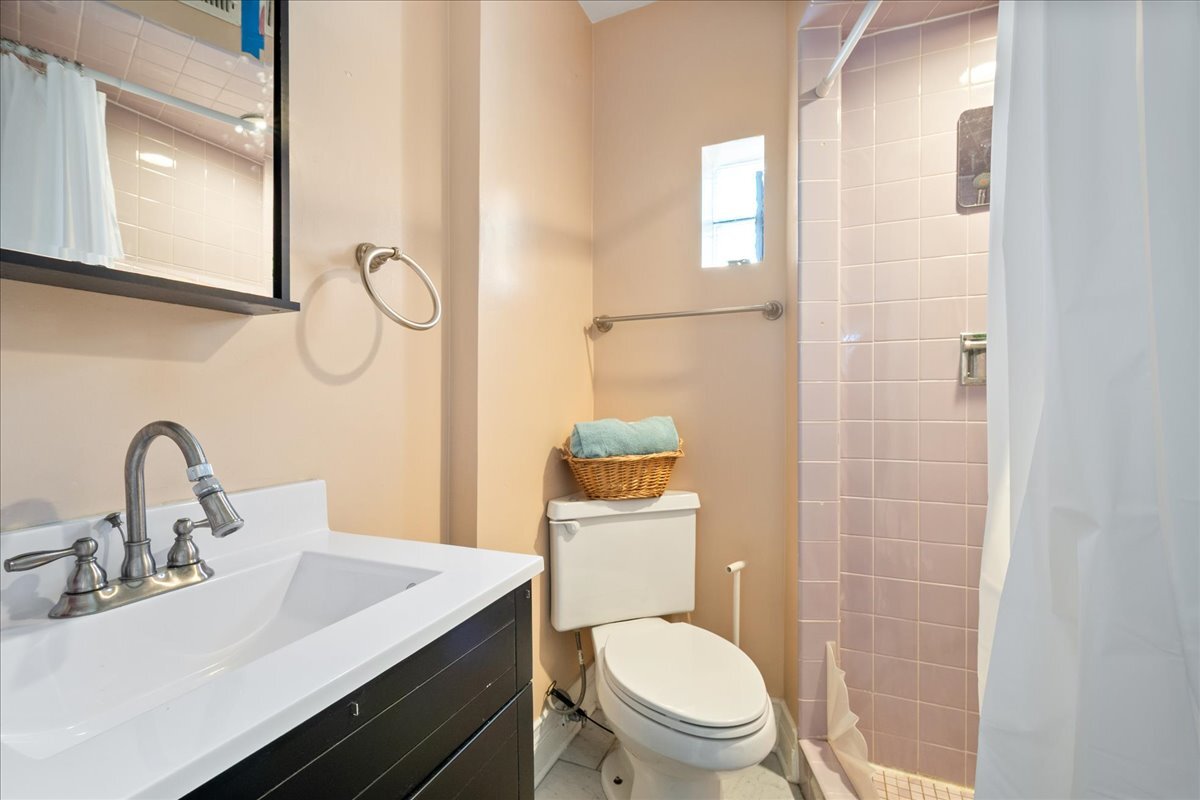 2504 West Jarvis Avenue Chicago IL 60645