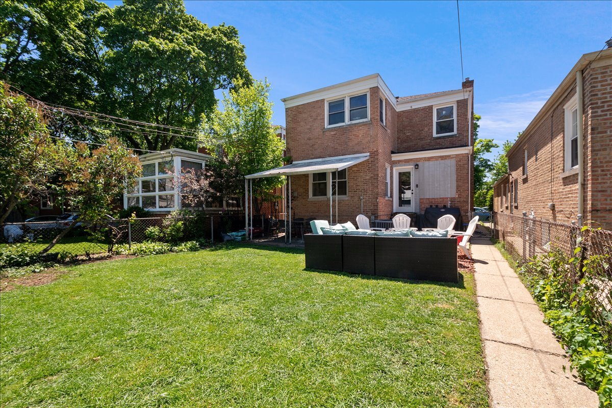 2504 West Jarvis Avenue Chicago IL 60645