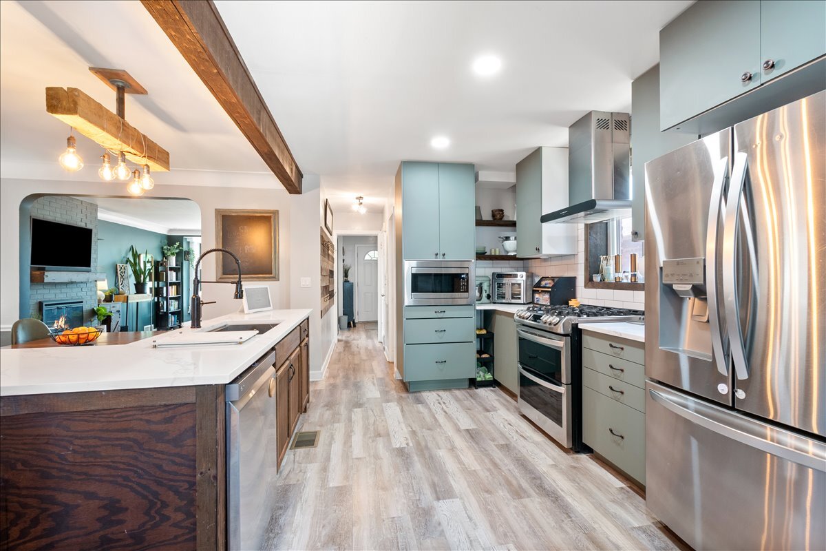 2504 West Jarvis Avenue Chicago IL 60645