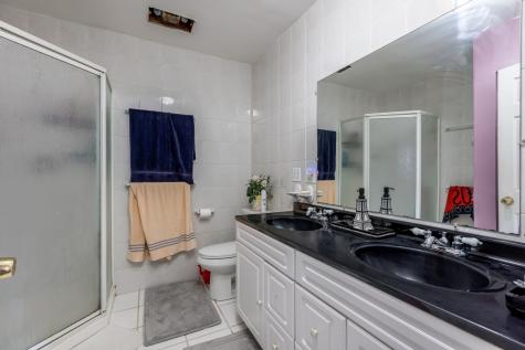 8828 Dee Road Des Plaines IL 60016